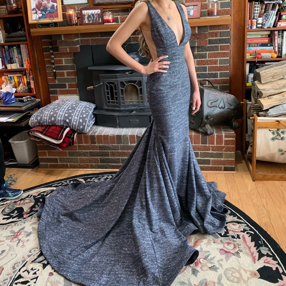 Selling my daughters prom dress.